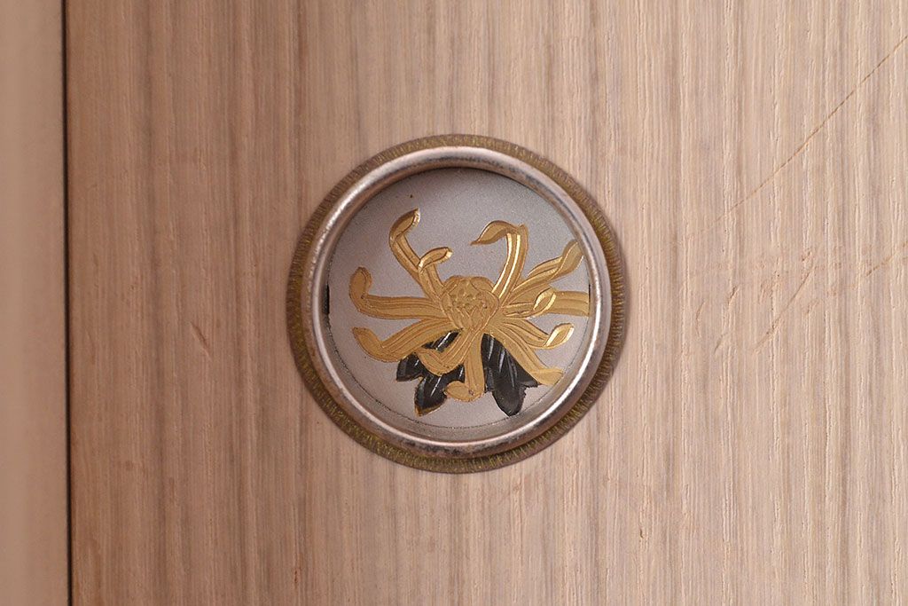 中古　菊の意匠金具が上質な和の空間を演出する加茂総桐箪笥(定価約100万円)(総桐たんす、和タンス、引き出し、衣装箪笥)(R-047507)