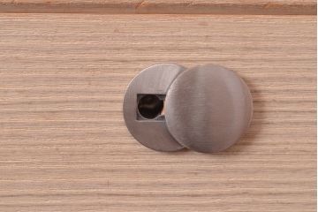 中古　菊の意匠金具が上質な和の空間を演出する加茂総桐箪笥(定価約100万円)(総桐たんす、和タンス、引き出し、衣装箪笥)(R-047507)