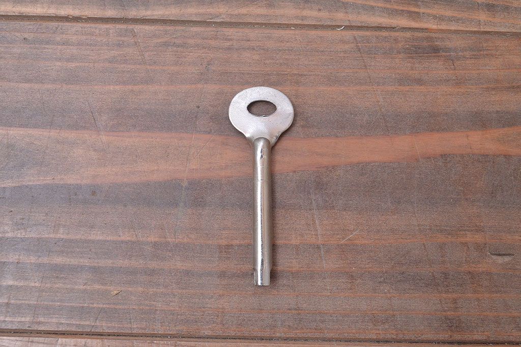 中古　菊の意匠金具が上質な和の空間を演出する加茂総桐箪笥(定価約100万円)(総桐たんす、和タンス、引き出し、衣装箪笥)(R-047507)