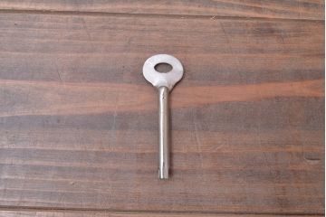 中古　菊の意匠金具が上質な和の空間を演出する加茂総桐箪笥(定価約100万円)(総桐たんす、和タンス、引き出し、衣装箪笥)(R-047507)