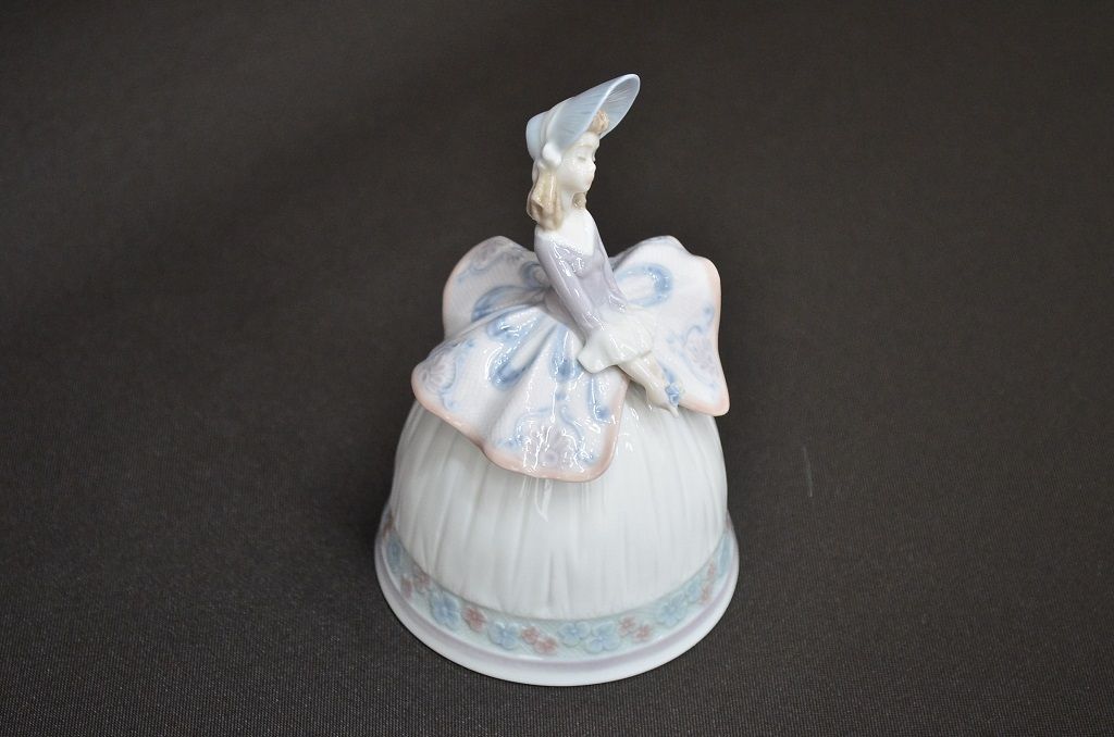 リヤドロ(LLADRO)　春の貴婦人　卓上ベル(廃盤品)(R-047508)