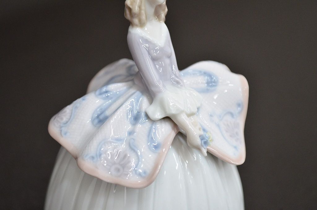 リヤドロ(LLADRO)　春の貴婦人　卓上ベル(廃盤品)(R-047508)