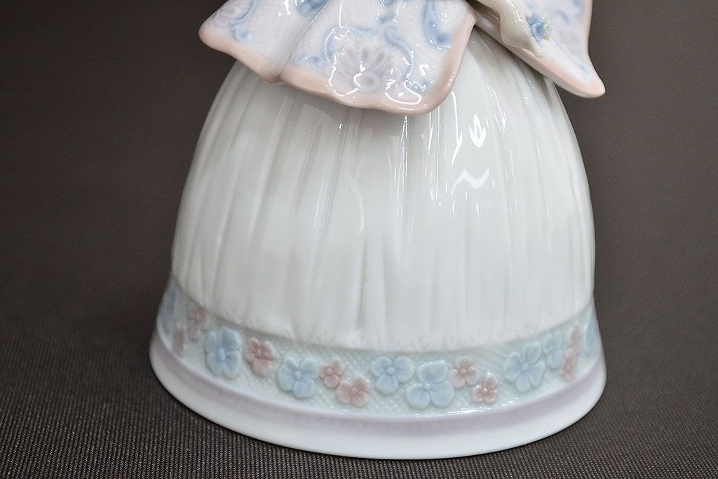 リヤドロ(LLADRO)　春の貴婦人　卓上ベル(廃盤品)(R-047508)
