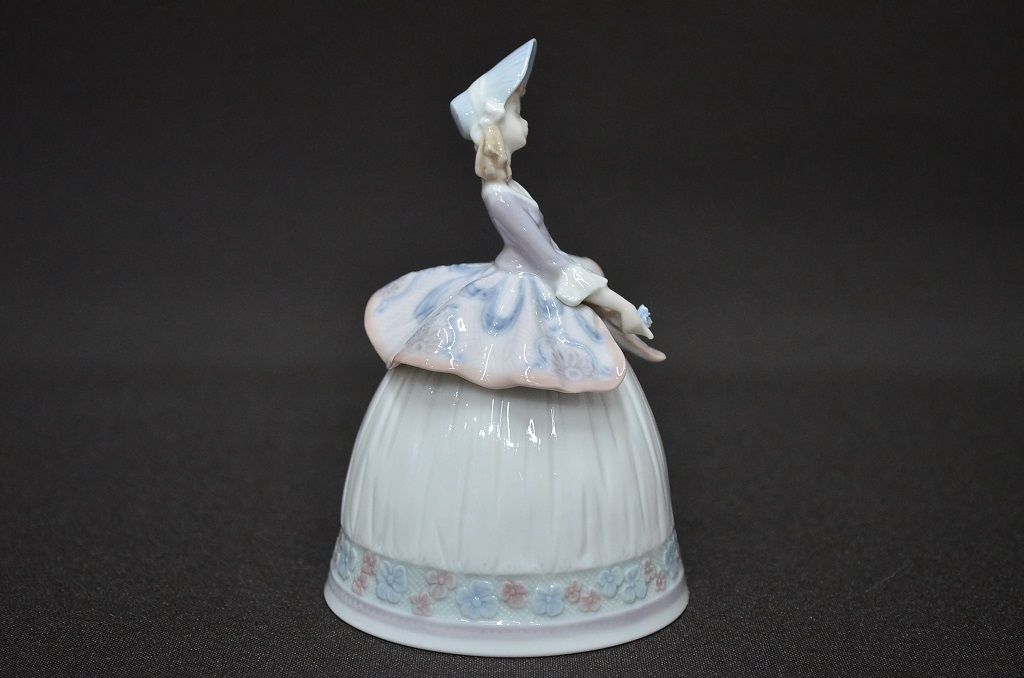 リヤドロ(LLADRO)　春の貴婦人　卓上ベル(廃盤品)(R-047508)
