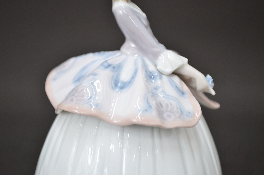 リヤドロ(LLADRO)　春の貴婦人　卓上ベル(廃盤品)(R-047508)