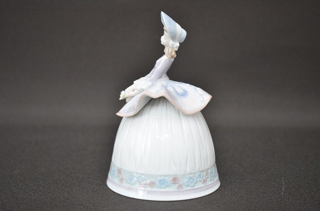 リヤドロ(LLADRO)　春の貴婦人　卓上ベル(廃盤品)(R-047508)