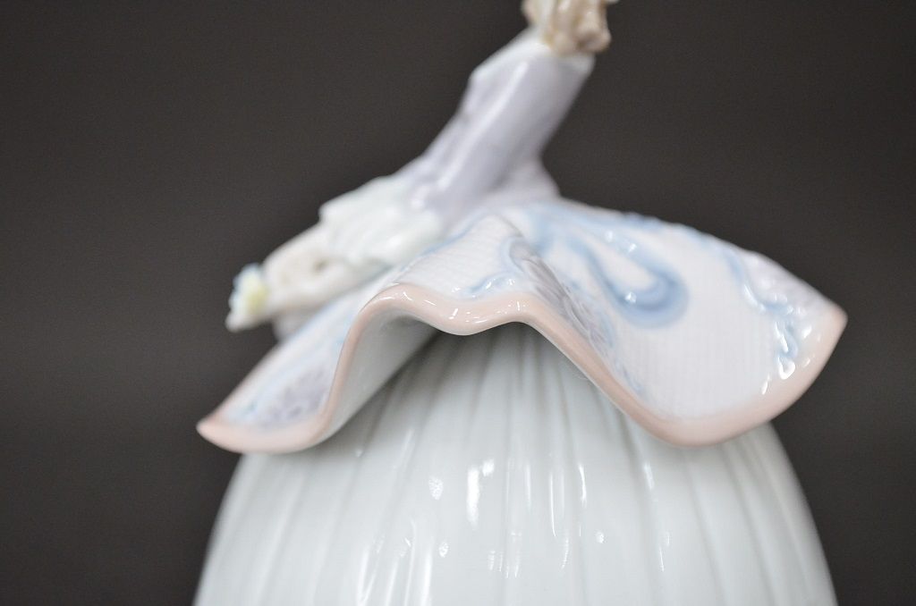 リヤドロ(LLADRO)　春の貴婦人　卓上ベル(廃盤品)(R-047508)
