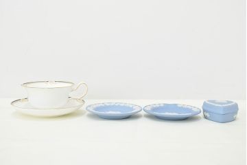 ウェッジウッド　WEDGWOOD　CAVENDISH　カップ&ソーサーなど4点(ジャスパー、ハートBOX、灰皿、アッシュトレイ)(R-047512)