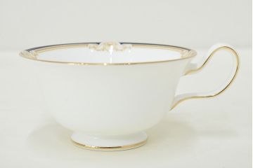 ウェッジウッド　WEDGWOOD　CAVENDISH　カップ&ソーサーなど4点(ジャスパー、ハートBOX、灰皿、アッシュトレイ)(R-047512)