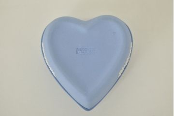 ウェッジウッド　WEDGWOOD　CAVENDISH　カップ&ソーサーなど4点(ジャスパー、ハートBOX、灰皿、アッシュトレイ)(R-047512)