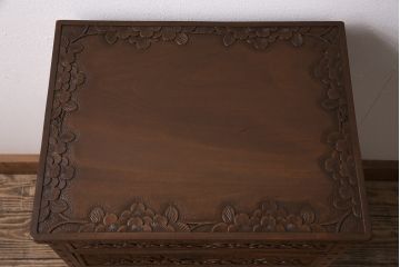 中古　美品　伝統工芸の軽井沢彫り　桜の図が優美な小引き出し(小物収納、チェスト)(R-047514)