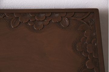 中古　美品　伝統工芸の軽井沢彫り　桜の図が優美な小引き出し(小物収納、チェスト)(R-047514)