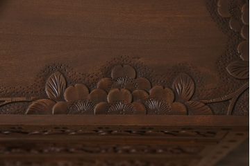 中古　美品　伝統工芸の軽井沢彫り　桜の図が優美な小引き出し(小物収納、チェスト)(R-047514)
