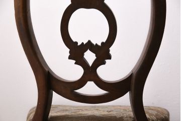 フランスアンティーク　マホガニー材　凝った彫りが優雅な雰囲気を醸し出すバルーンバックチェア4脚セット(ダイニングチェア、椅子)(R-047516)