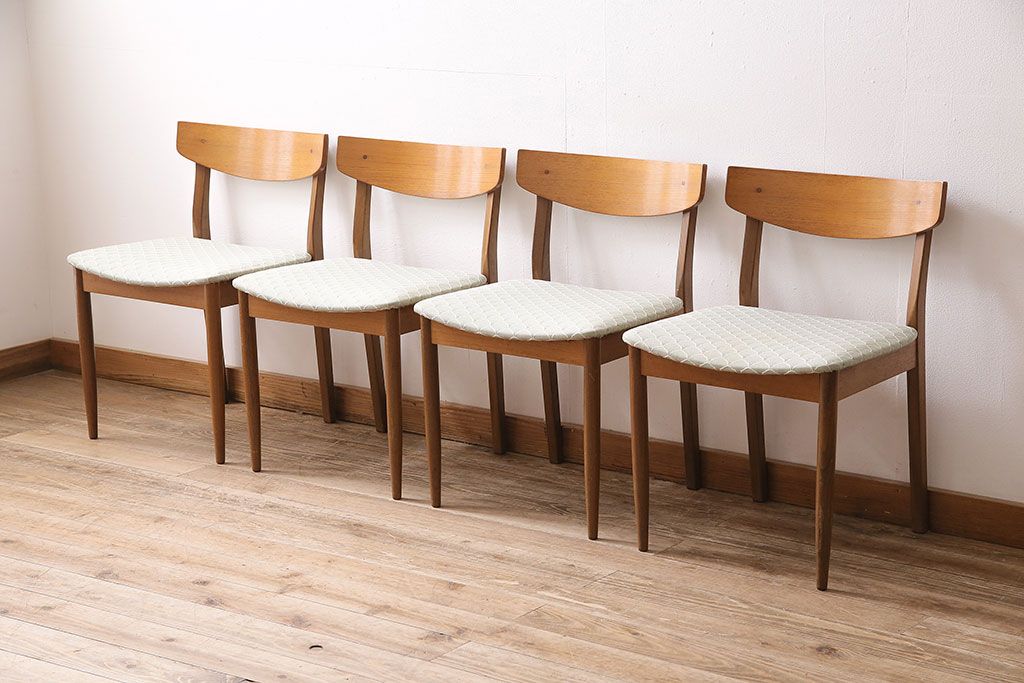 北欧ヴィンテージ　温かみのある雰囲気が魅力的なチーク材製のチェア4脚セット(ダイニングチェア、椅子、ビンテージ)(R-047519)