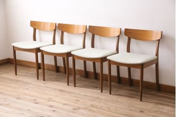 北欧ヴィンテージ　温かみのある雰囲気が魅力的なチーク材製のチェア4脚セット(ダイニングチェア、椅子、ビンテージ)(R-047519)