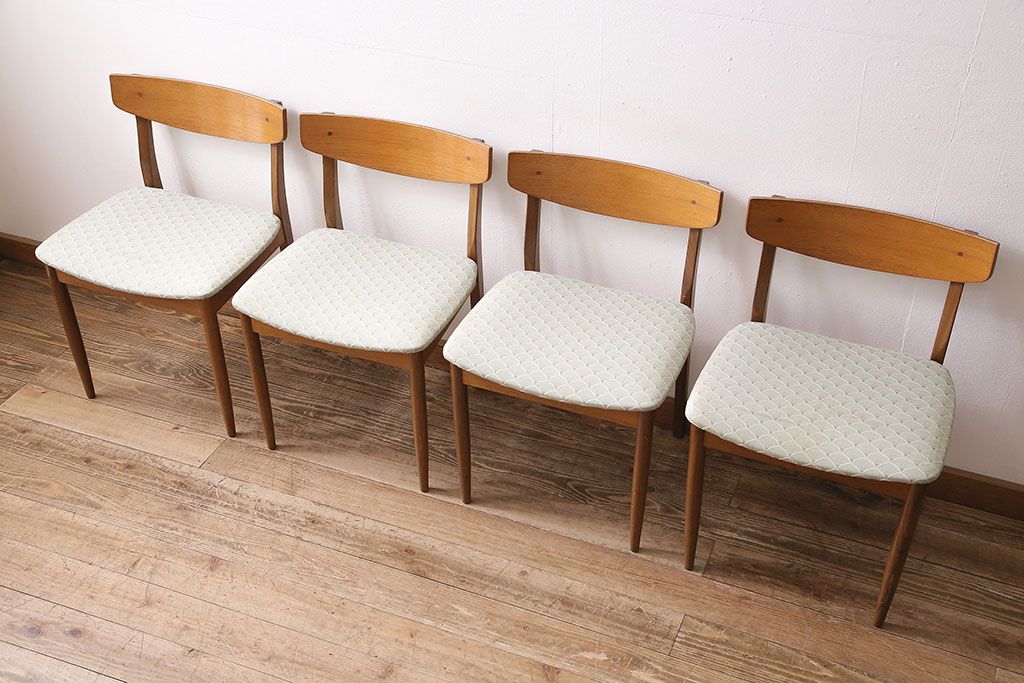 北欧ヴィンテージ　温かみのある雰囲気が魅力的なチーク材製のチェア4脚セット(ダイニングチェア、椅子、ビンテージ)(R-047519)