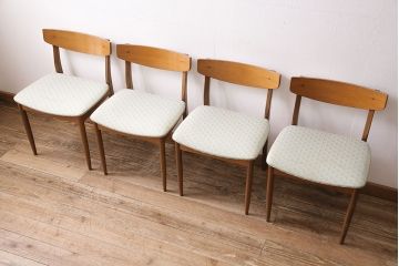 北欧ヴィンテージ　温かみのある雰囲気が魅力的なチーク材製のチェア4脚セット(ダイニングチェア、椅子、ビンテージ)(R-047519)
