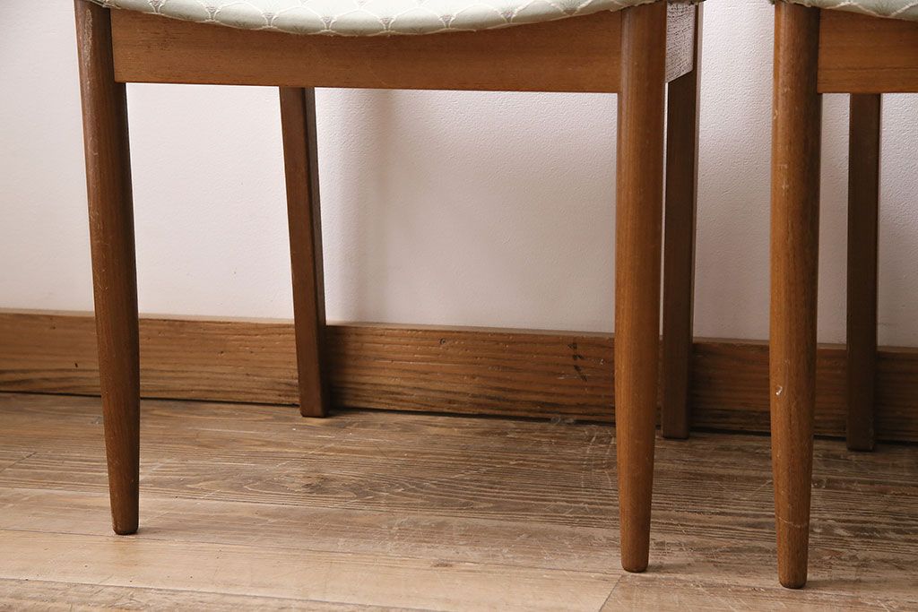 北欧ヴィンテージ　温かみのある雰囲気が魅力的なチーク材製のチェア4脚セット(ダイニングチェア、椅子、ビンテージ)(R-047519)