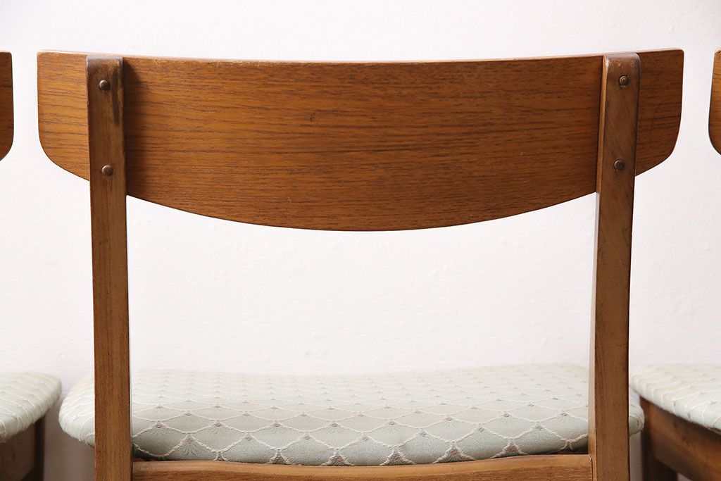 北欧ヴィンテージ　温かみのある雰囲気が魅力的なチーク材製のチェア4脚セット(ダイニングチェア、椅子、ビンテージ)(R-047519)