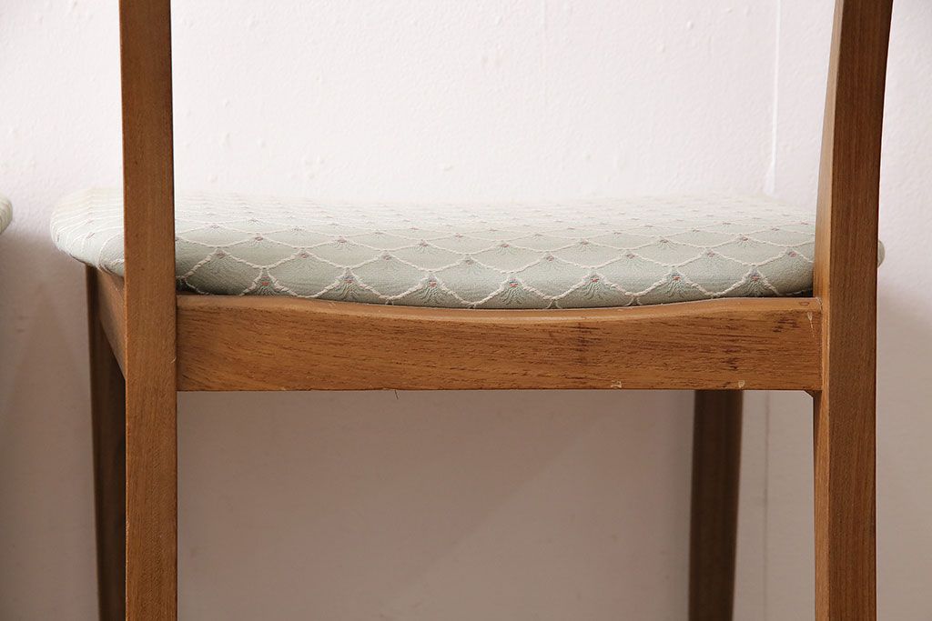 北欧ヴィンテージ　温かみのある雰囲気が魅力的なチーク材製のチェア4脚セット(ダイニングチェア、椅子、ビンテージ)(R-047519)