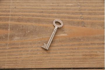 アンティーク　オーク材製　イギリスから届いた上品なデザインが魅力的なサービングテーブル(サービングボード、サイドボード、収納棚、戸棚)(R-047520)