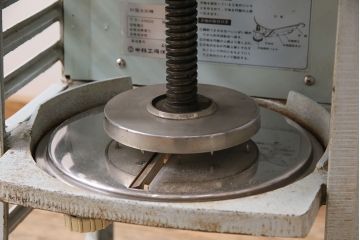 昭和レトロ　初雪(Hatsuyuki) 懐かしさを感じさせる電動かき氷機(R-047521)