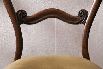 フランスアンティーク　ウォールナット材　優美なシルエットが気品を漂わせるチェア4脚セット(ダイニングチェア、椅子)(R-047523)