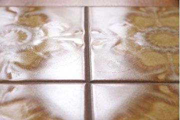 北欧ビンテージ　タイルトップがレトロさを醸し出す、チーク材のネストテーブル(サイドテーブル、カフェテーブル)(R-047527)