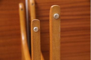 北欧ビンテージ　タイルトップがレトロさを醸し出す、チーク材のネストテーブル(サイドテーブル、カフェテーブル)(R-047527)