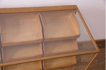 イギリスアンティーク　扉付きのデザインが珍しい、レトロな趣のシャツケース(ガラスケース、ショーケース)(R-047528)