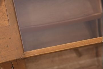 イギリスアンティーク　扉付きのデザインが珍しい、レトロな趣のシャツケース(ガラスケース、ショーケース)(R-047528)