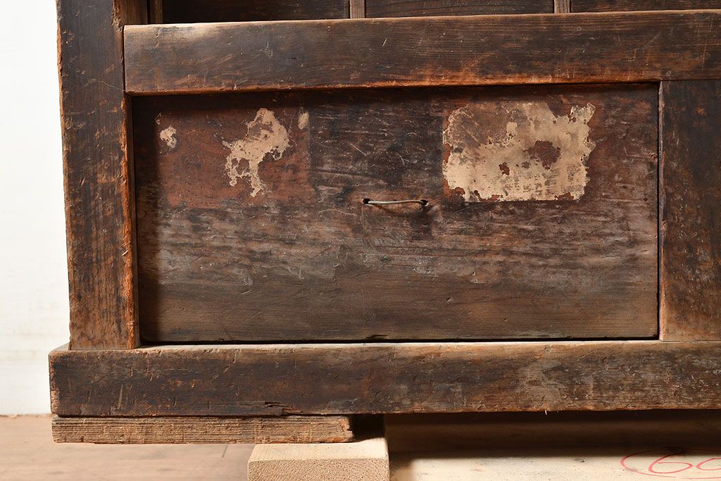 和製アンティーク　使い込まれた木味が魅力的!細かいものの収納にぴったりな薬箪笥(引き出し)(R-047529)