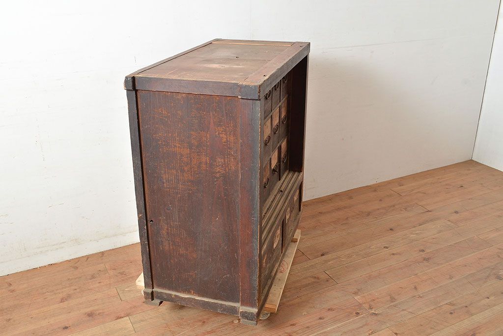 和製アンティーク　使い込まれた木味が魅力的!細かいものの収納にぴったりな薬箪笥(引き出し)(R-047529)