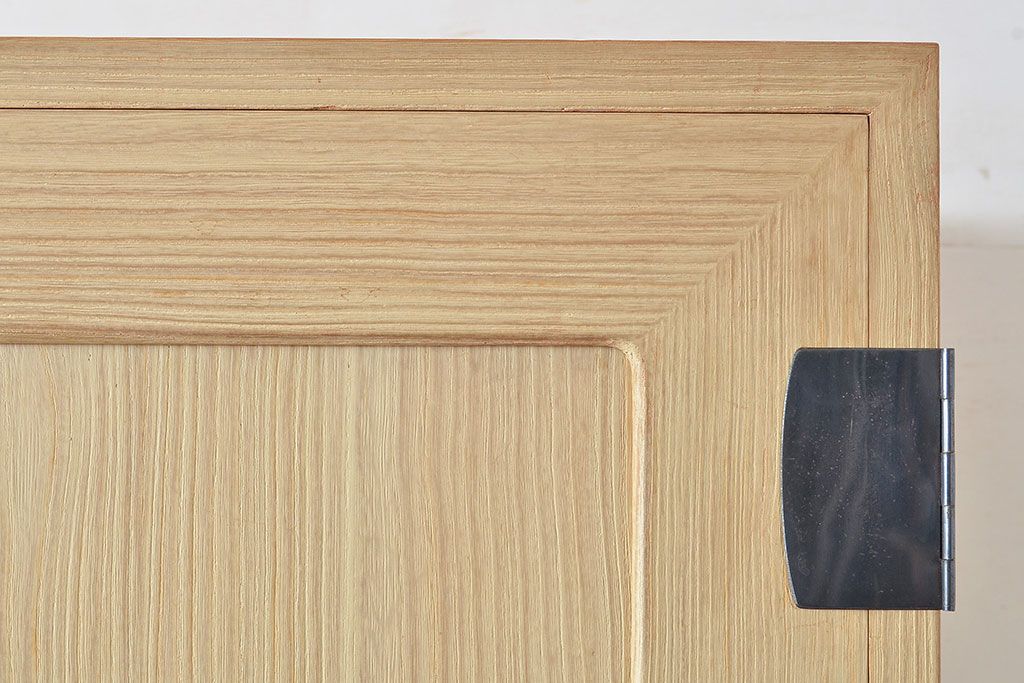 中古　民芸家具　総桐材　衣装盆付き　繊細な金具が上質な雰囲気を高める国産桐箪笥(重ね箪笥、和タンス、衣装箪笥、引き出し、桐たんす)(R-047531)