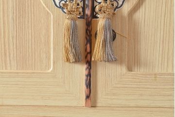 中古　民芸家具　総桐材　衣装盆付き　繊細な金具が上質な雰囲気を高める国産桐箪笥(重ね箪笥、和タンス、衣装箪笥、引き出し、桐たんす)(R-047531)