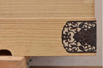 中古　民芸家具　総桐材　衣装盆付き　繊細な金具が上質な雰囲気を高める国産桐箪笥(重ね箪笥、和タンス、衣装箪笥、引き出し、桐たんす)(R-047531)