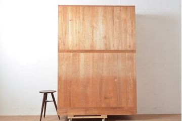 中古　民芸家具　総桐材　衣装盆付き　繊細な金具が上質な雰囲気を高める国産桐箪笥(重ね箪笥、和タンス、衣装箪笥、引き出し、桐たんす)(R-047531)