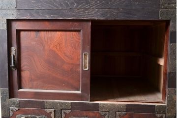 和製アンティーク　堂々とした存在感を放つ明治期の収納箪笥(夜具箪笥、布団箪笥、水屋箪笥)(R-047532)