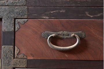 和製アンティーク　堂々とした存在感を放つ明治期の収納箪笥(夜具箪笥、布団箪笥、水屋箪笥)(R-047532)