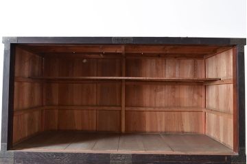 和製アンティーク　使い込まれた木肌や金具が味わい深い収納箪笥・上段(夜具箪笥、布団箪笥、サイドボード)(R-047533)