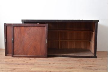 和製アンティーク　使い込まれた木肌や金具が味わい深い収納箪笥・上段(夜具箪笥、布団箪笥、サイドボード)(R-047533)