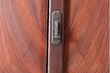 和製アンティーク　使い込まれた木肌や金具が味わい深い収納箪笥・上段(夜具箪笥、布団箪笥、サイドボード)(R-047533)