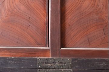 和製アンティーク　使い込まれた木肌や金具が味わい深い収納箪笥・上段(夜具箪笥、布団箪笥、サイドボード)(R-047533)