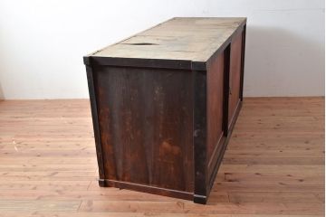 和製アンティーク　使い込まれた木肌や金具が味わい深い収納箪笥・上段(夜具箪笥、布団箪笥、サイドボード)(R-047533)