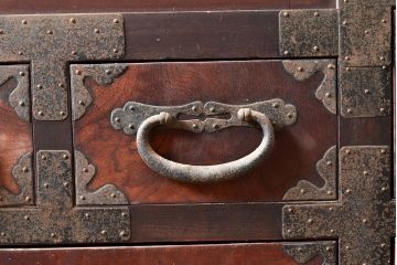 和製アンティーク　堂々とした存在感を放つ明治期の収納箪笥・下段(夜具箪笥、水屋箪笥、サイドボード)(R-047534)
