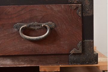 和製アンティーク　堂々とした存在感を放つ明治期の収納箪笥・下段(夜具箪笥、水屋箪笥、サイドボード)(R-047534)
