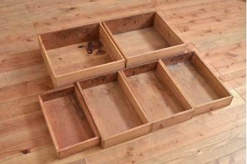 和製アンティーク　和の趣たっぷりの前面ケヤキ材製の関東水屋箪笥(収納棚、茶箪笥、キャビネット)(R-047536)