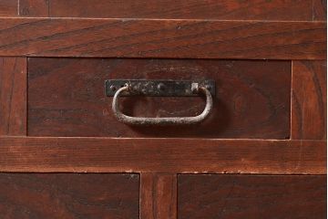 和製アンティーク　和の趣たっぷりの前面ケヤキ材製の関東水屋箪笥(収納棚、茶箪笥、キャビネット)(R-047538)