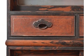 和製アンティーク　最高級品の工芸家具!欅(ケヤキ)材の玉杢と黒柿材のくじゃく杢が見られる、凝ったつくりの茶棚(茶箪笥、飾り棚、戸棚、キャビネット)(R-047539)